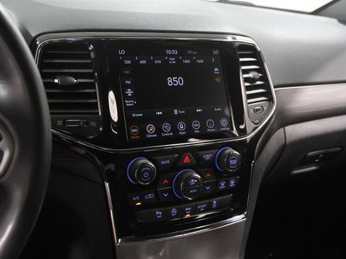 Used 2021 Jeep Grand Cherokee Laredo X AWD/4WD image 9