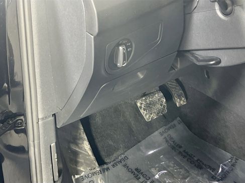 Used 2022 Volkswagen Tiguan SE AWD/4WD image 10
