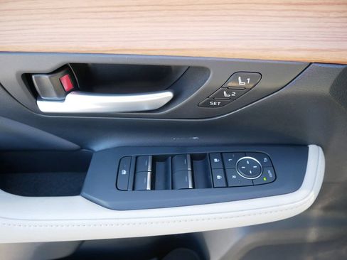 Certified 2025 Toyota Grand Highlander AWD image 18