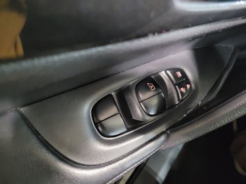 Used 2018 Nissan Rogue SV image 27