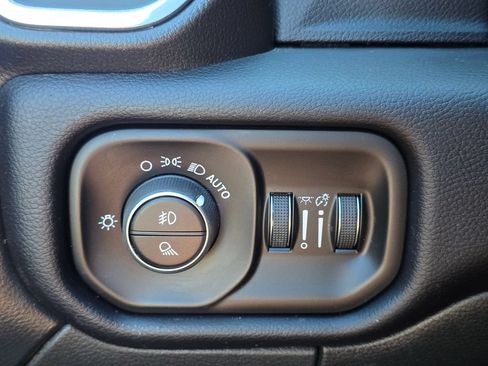 Used 2022 RAM 2500 Laramie AWD/4WD image 32