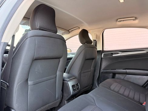 Used 2019 Ford Fusion SE FWD image 15