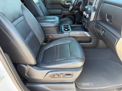 Used 2022 GMC Sierra 3500 Denali AWD/4WD image 12