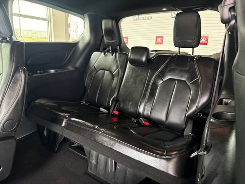 Used 2025 Chrysler Pacifica Select FWD image 13