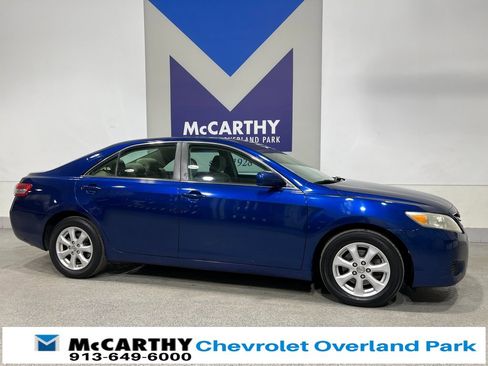 Used 2011 Toyota Camry LE image 3