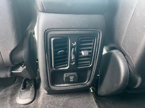 Used 2011 Jeep Grand Cherokee Laredo AWD/4WD image 13