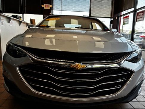 Used 2021 Chevrolet Malibu LT FWD image 4