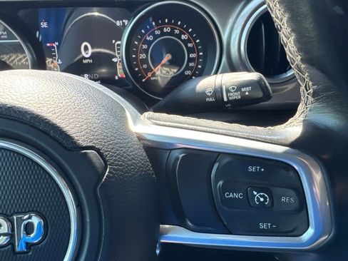 Used 2018 Jeep Wrangler Unlimited Sahara AWD/4WD image 17