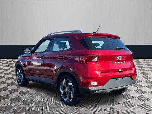 Used 2025 Hyundai Venue SEL FWD image 4