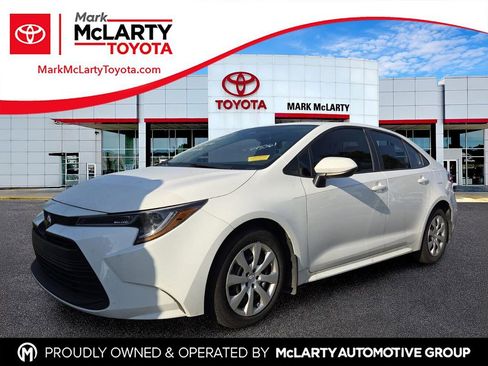 Used 2025 Toyota Corolla LE FWD image 1