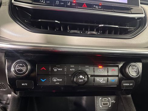 Used 2024 Jeep Compass Limited image 15