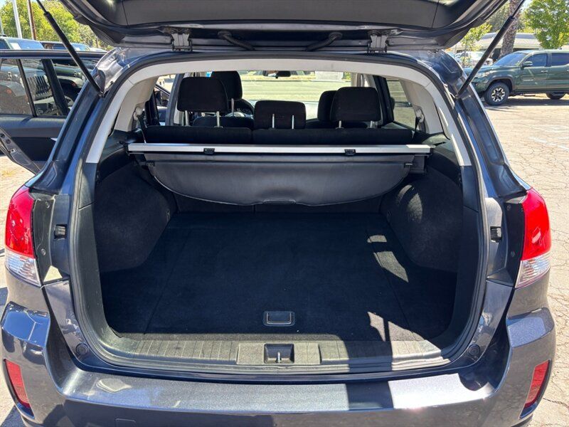 Used 2014 Subaru Outback 2.5i Premium AWD/4WD image 12
