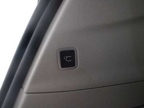Used 2022 Chrysler Pacifica Limited FWD image 15