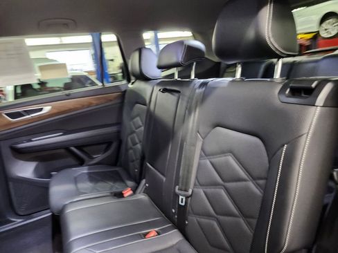 Used 2025 Volkswagen Atlas SE image 10