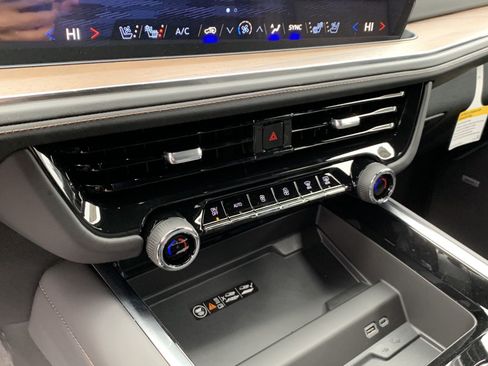 New 2025 Chevrolet Tahoe High Country w/ Sun And Tow Package image 18