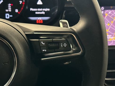 Certified 2025 Porsche Macan AWD/4WD image 27