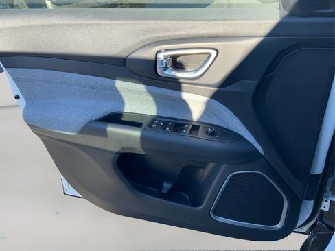 New 2026 Jeep Compass Latitude image 17