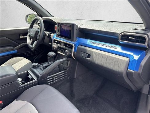 Certified 2025 Toyota Tacoma TRD Off-Road AWD/4WD image 27