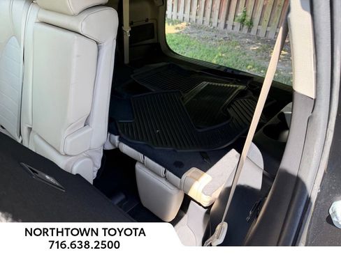 Used 2022 Toyota Highlander XLE AWD/4WD image 14