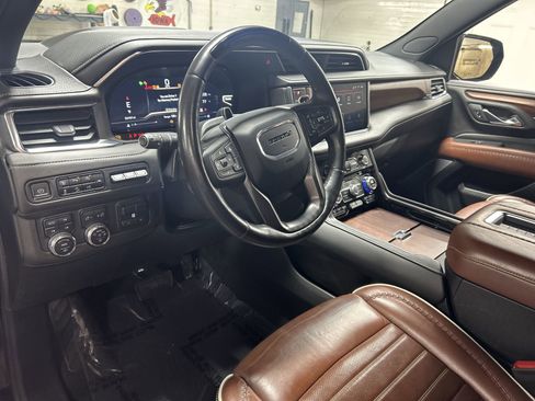 Used 2023 GMC Yukon Denali Ultimate AWD/4WD image 11