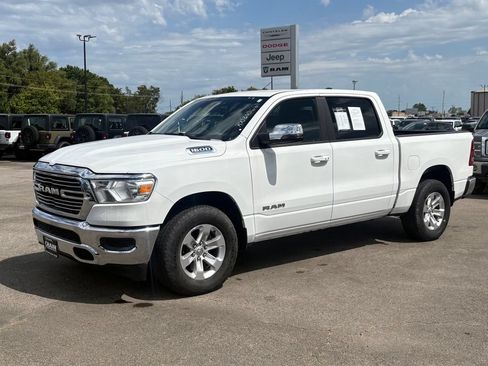 Used 2024 RAM 1500 Laramie AWD/4WD image 3