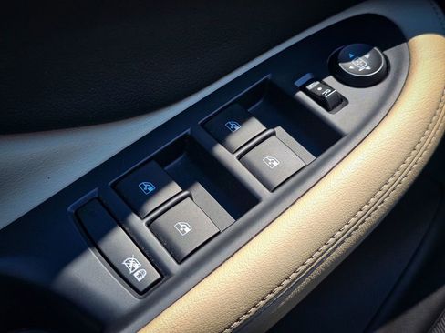 Used 2020 Buick Envision Premium AWD/4WD image 11