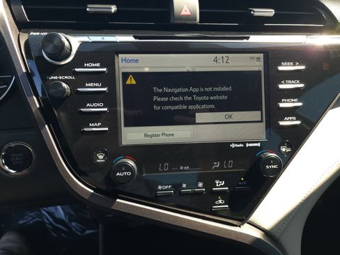Used 2020 Toyota Camry XLE FWD image 19