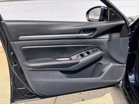 Used 2025 Nissan Altima 2.5 SR FWD image 25