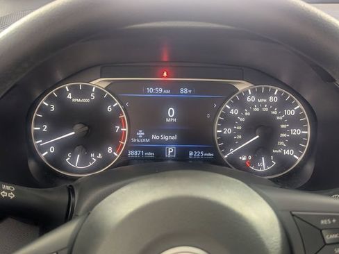 Used 2024 Nissan Altima 2.5 SV FWD image 17