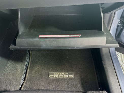 Used 2024 Toyota Corolla Cross LE FWD image 32