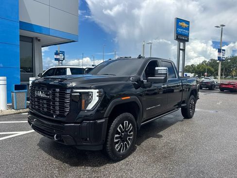 Used 2025 GMC Sierra 2500 Denali Ultimate AWD/4WD image 3