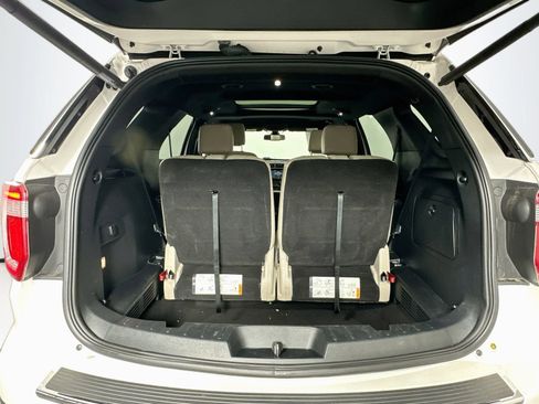 Used 2018 Ford Explorer XLT w/ Equipment Group 202A FWD image 28