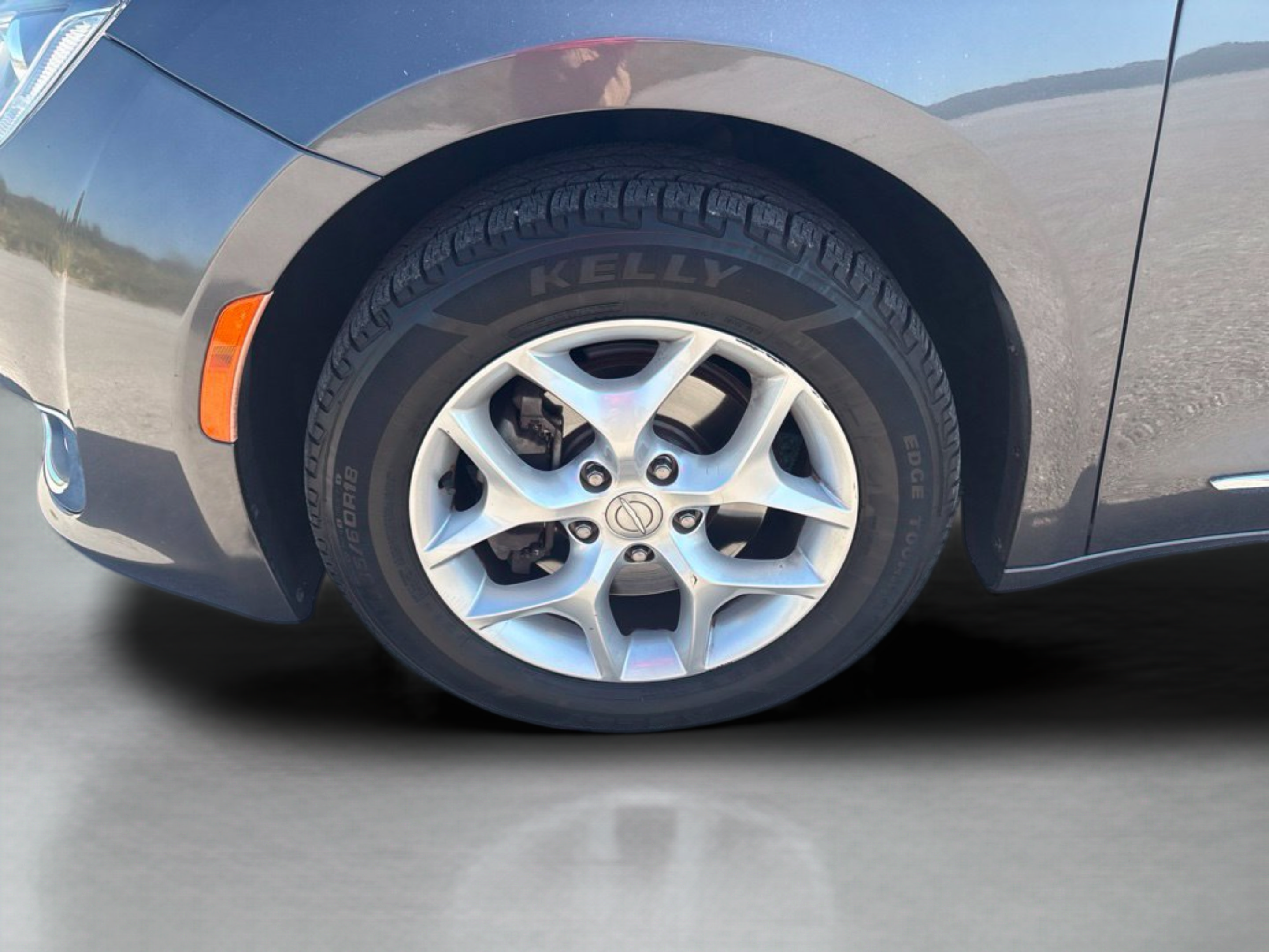 Used 2018 Chrysler Pacifica Touring-L Plus w/ Tire & Wheel Group FWD image 34