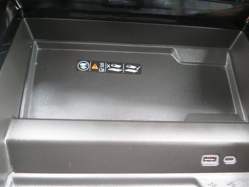 Used 2025 Chevrolet Suburban Z71 AWD/4WD image 14
