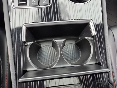 Used 2025 Toyota Sienna XSE w/ XSE Plus Package image 18