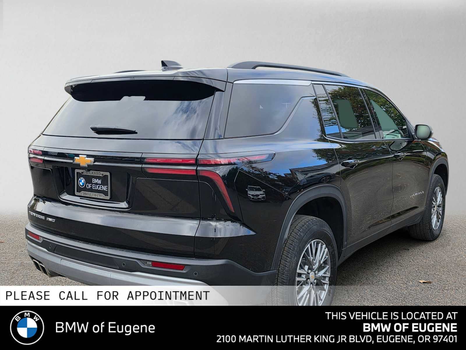 Used 2025 Chevrolet Traverse LT AWD/4WD image 3