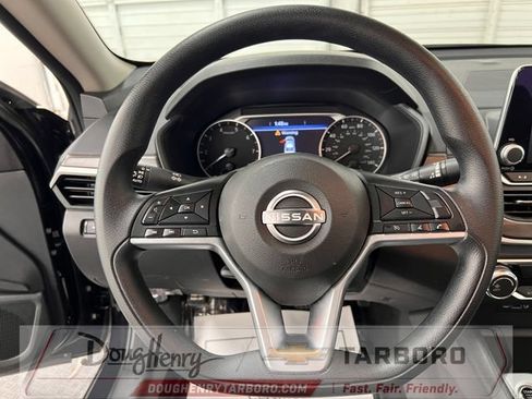 Used 2025 Nissan Altima 2.5 SV FWD image 42