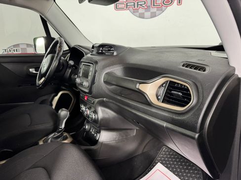 Used 2017 Jeep Renegade Latitude w/ Cold Weather Group AWD/4WD image 12