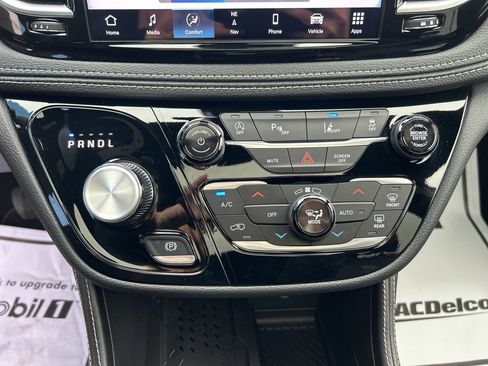 New 2026 Chrysler Pacifica Limited w/ S Appearance Package image 38