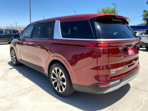 Used 2022 Kia Carnival EX FWD image 3