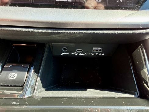 Used 2025 Subaru Legacy Premium AWD/4WD image 41
