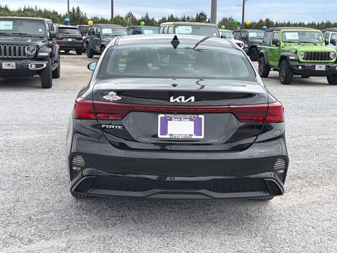 Used 2023 Kia Forte LXS w/ LXS Technology Package FWD image 4