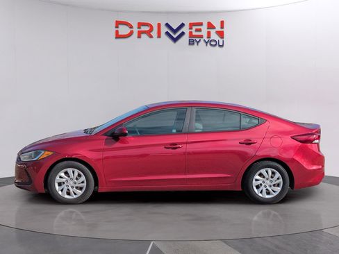 Used 2017 Hyundai Elantra SE image 2