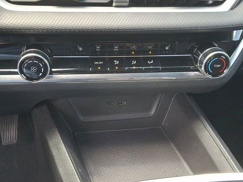 Used 2025 Chevrolet Equinox LT AWD/4WD image 15