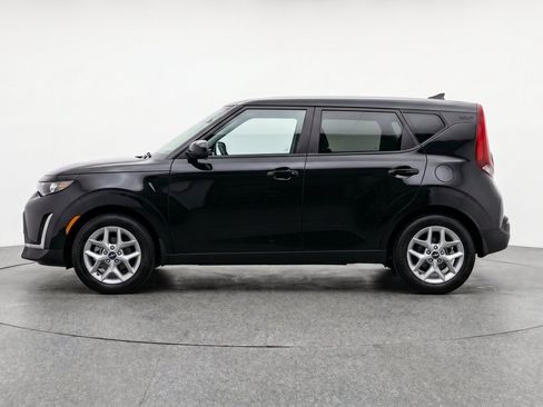 Used 2025 Kia Soul LX w/ LX Technology Package FWD image 5