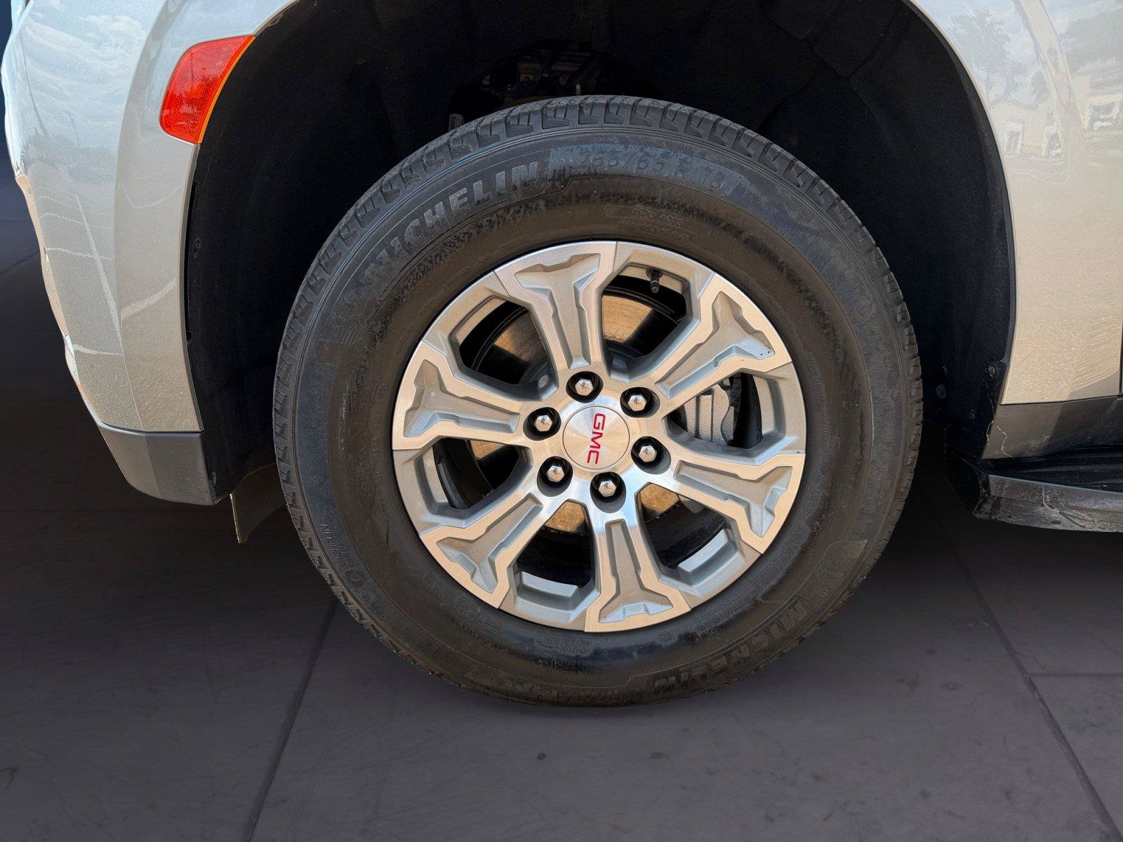 Used 2024 GMC Yukon XL SLE RWD image 14