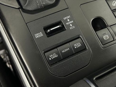 Used 2023 Toyota Highlander L image 51