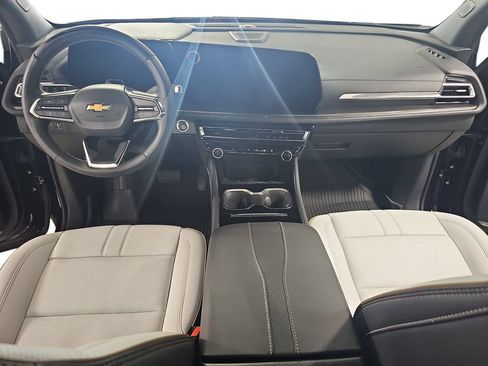 Used 2025 Chevrolet Traverse High Country AWD/4WD image 11