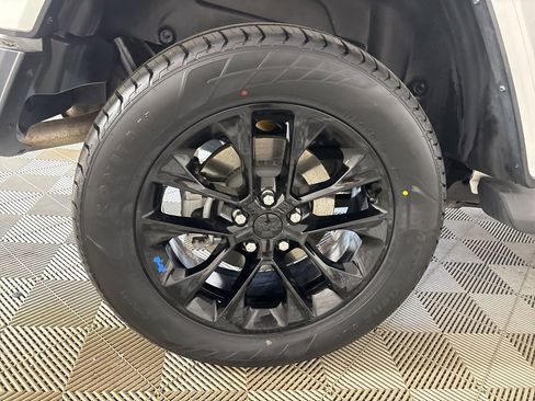 Used 2022 Jeep Wrangler Unlimited Sahara w/ Cold Weather Group AWD/4WD image 11