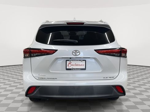 Used 2022 Toyota Highlander XLE image 6